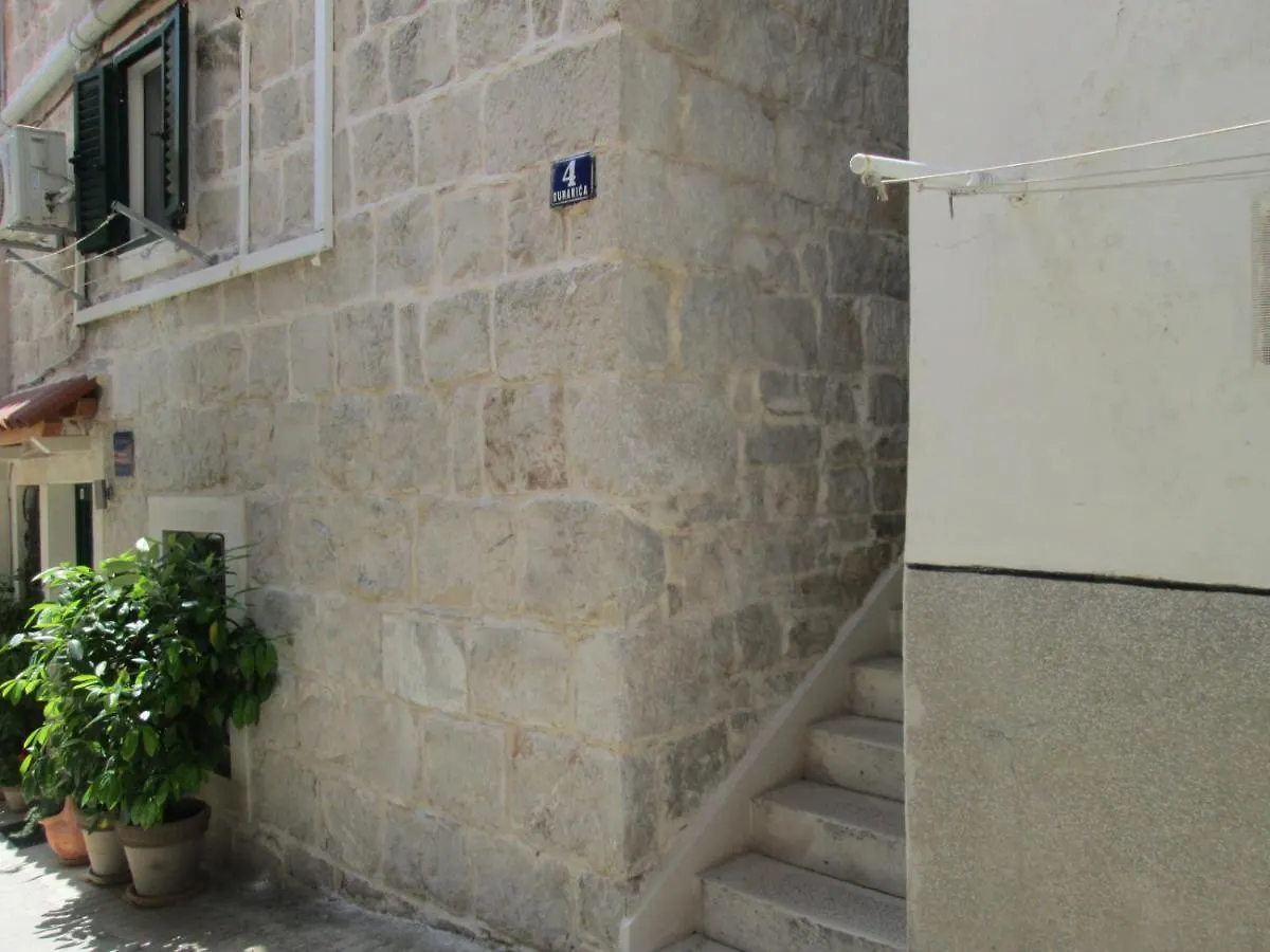 Konukevi Rm Antonio On Dumanica St - En-Suite Rm 5 Min To The Old Town Of Split